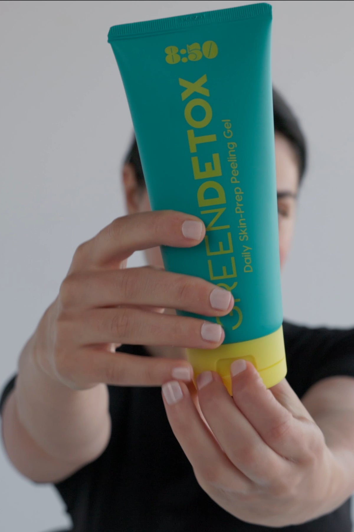 Holding 8:50 GreenDetox Daily Skin-Prep Peeling Gel